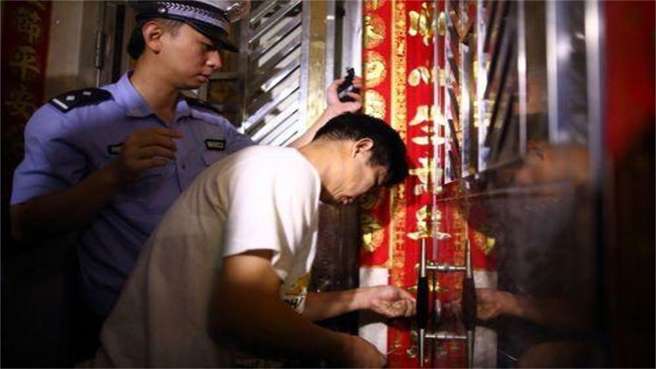 石屯镇请开锁师傅开了锁后，师傅